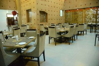 Restaurant — formal dining with gold screens